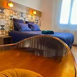 Mid Century - 3 Bedrooms - Parking - 6 People Апартаменты Дижон