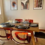 Апартаменты Mid Century - 3 Bedrooms - Parking - 6 People *