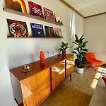 Mid Century - 3 Bedrooms - Parking - 6 People Апартаменты