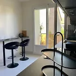 Mid Century - 3 Bedrooms - Parking - 6 People Apartment Dijon