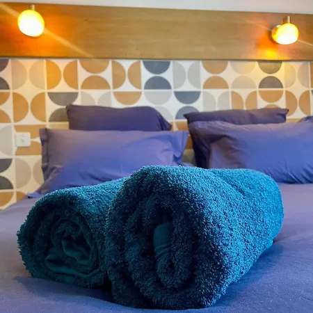 Mid Century - 3 Bedrooms - Parking - 6 People