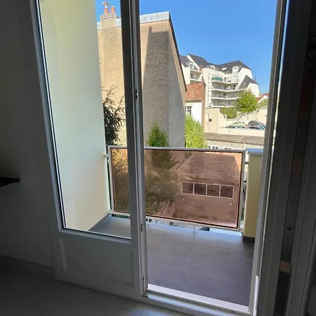 Mid Century - 3 Bedrooms - Parking - 6 People * ディジョン