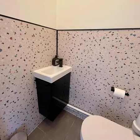Mid Century - 3 Bedrooms - Parking - 6 People