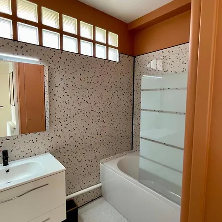 Mid Century - 3 Bedrooms - Parking - 6 People 公寓 第戎