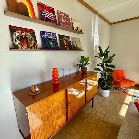 Mid Century - 3 Bedrooms - Parking - 6 People 아파트