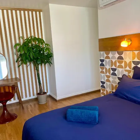 Mid Century - 3 Bedrooms - Parking - 6 People Apartment