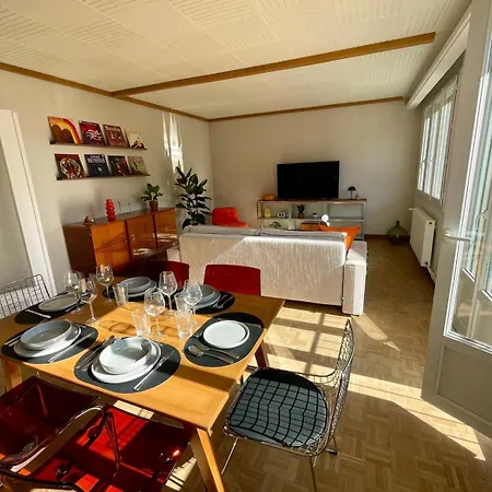 Mid Century - 3 Bedrooms - Parking - 6 People Apartment