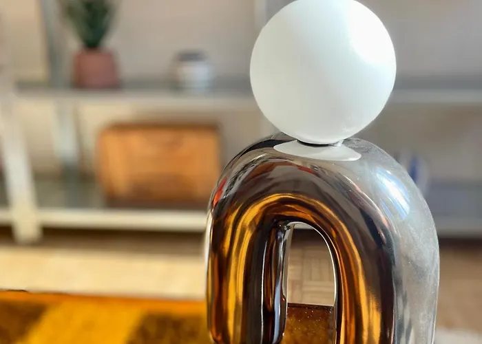 Mid Century - 3 Bedrooms - Parking - 6 People *