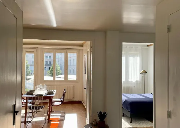 Mid Century - 3 Bedrooms - Parking - 6 People * ディジョン